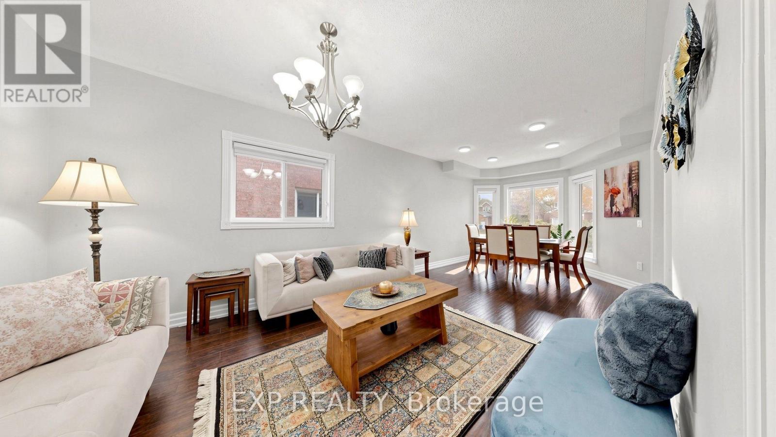 416 Bartholomew Drive, Newmarket, ON photo 4