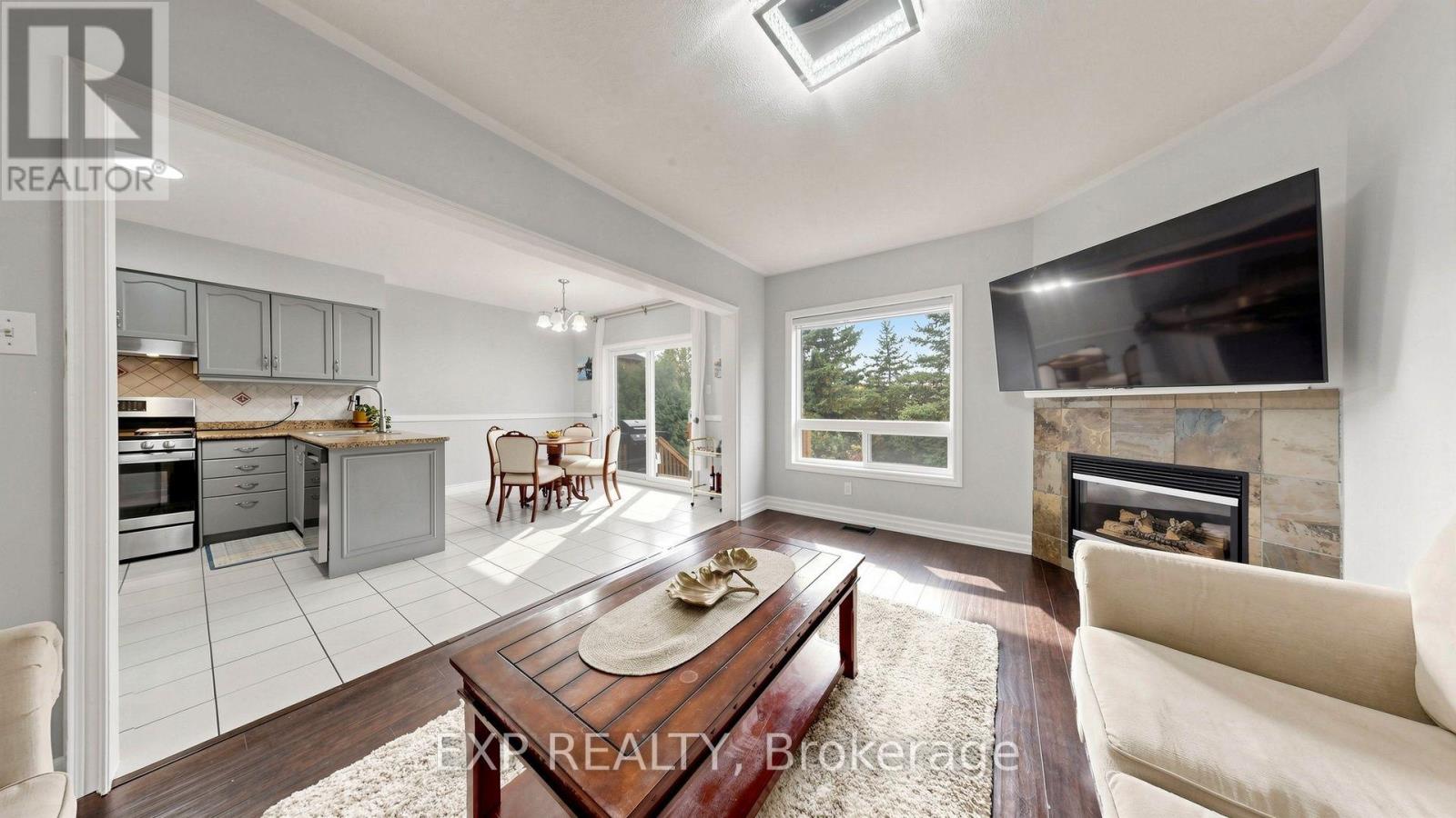 416 Bartholomew Drive, Newmarket, ON photo 7