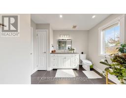 416 Bartholomew Drive, Newmarket, ON L3X2E5 Photo 17