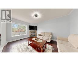 Primary Bedroom - 416 Bartholomew Drive, Newmarket, ON L3X2E5 Photo 9