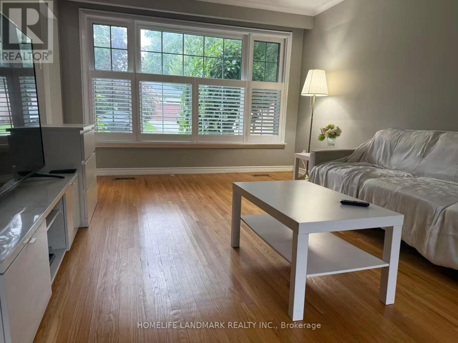 83 Lincoln Green Drive — photo 2