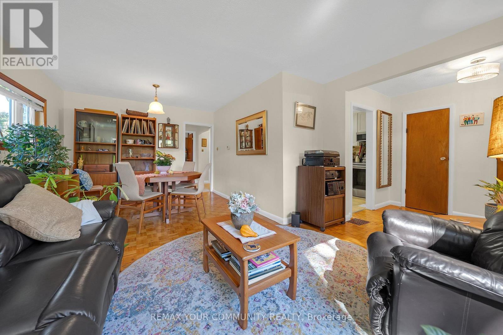 223 Richmond Street, Richmond Hill, ON photo 9