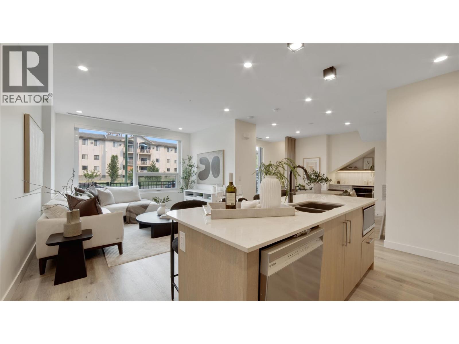 472 Lanfranco Road - 2
