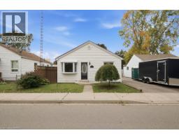 Primary Bedroom - 69 Sixth Avenue, Brantford, ON N3S1A8 Photo 6
