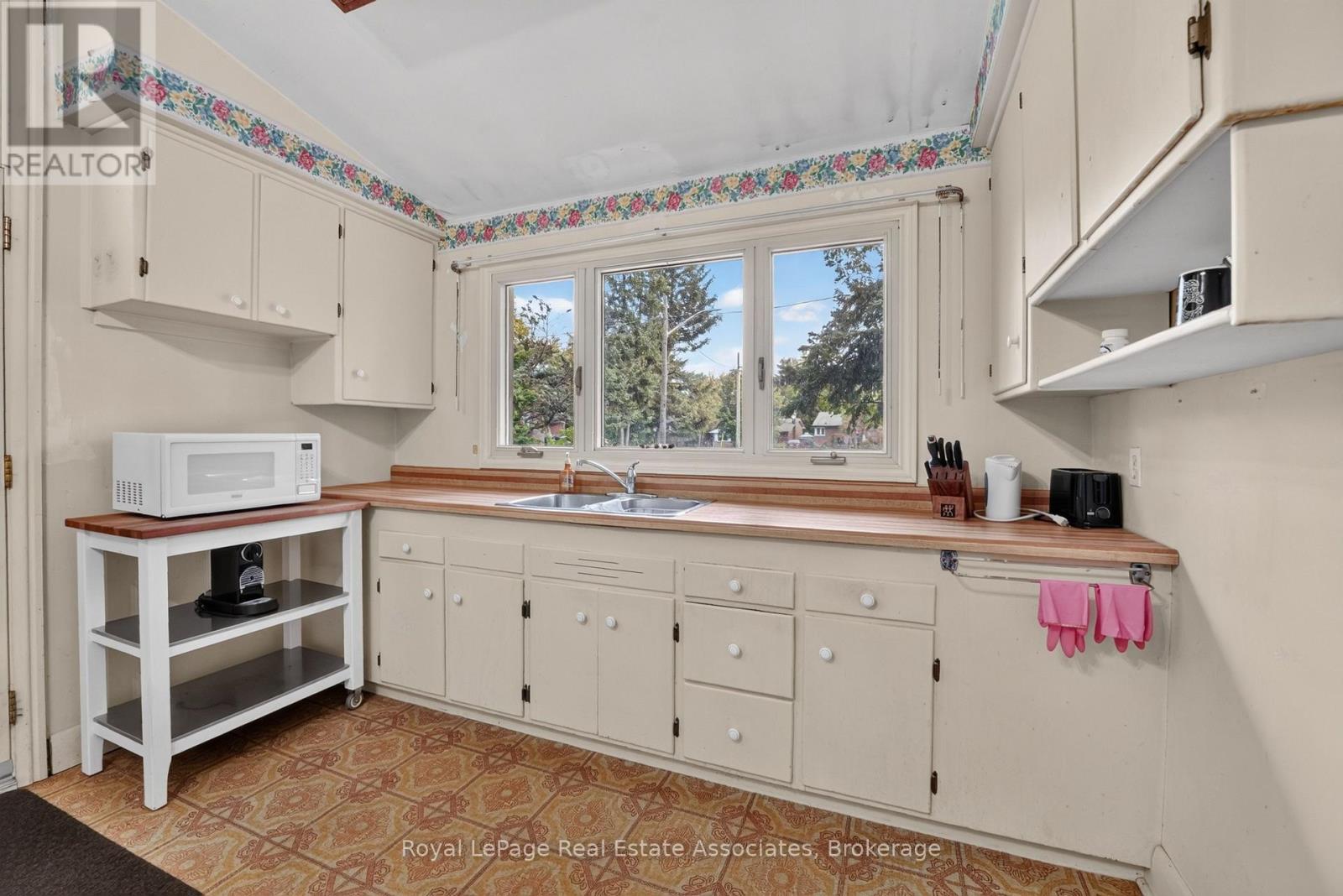 1340 MOUNTAIN GROVE AVENUE - 12