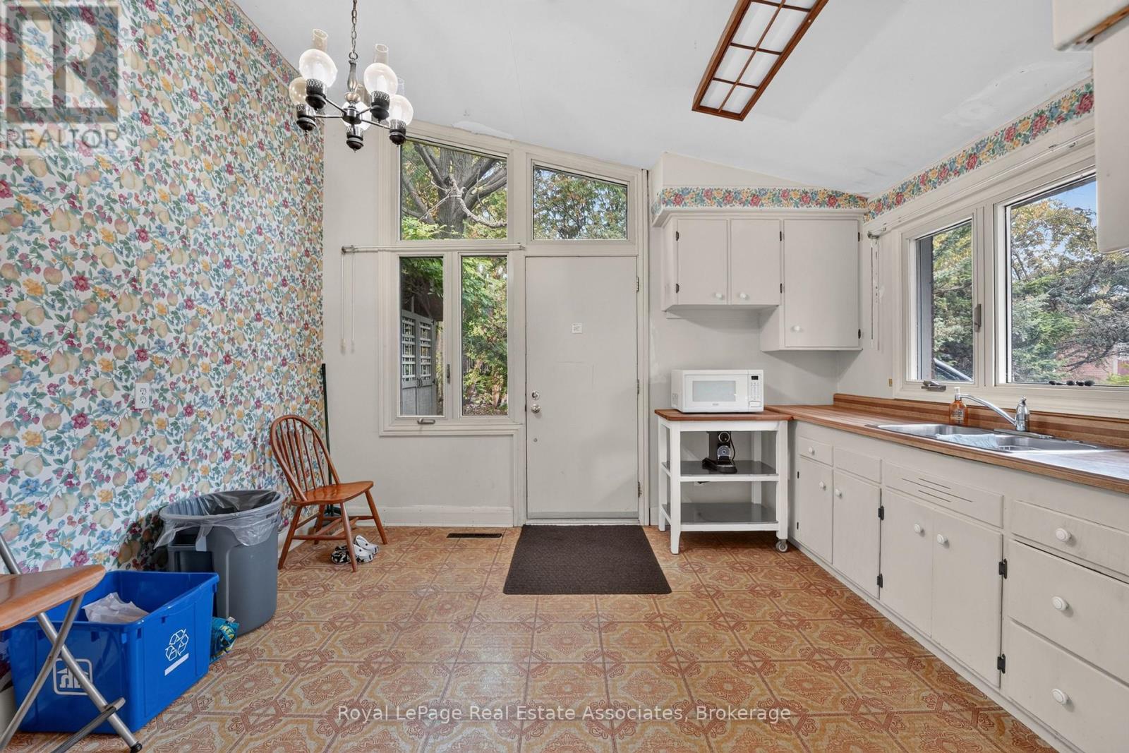 1340 MOUNTAIN GROVE AVENUE - 14