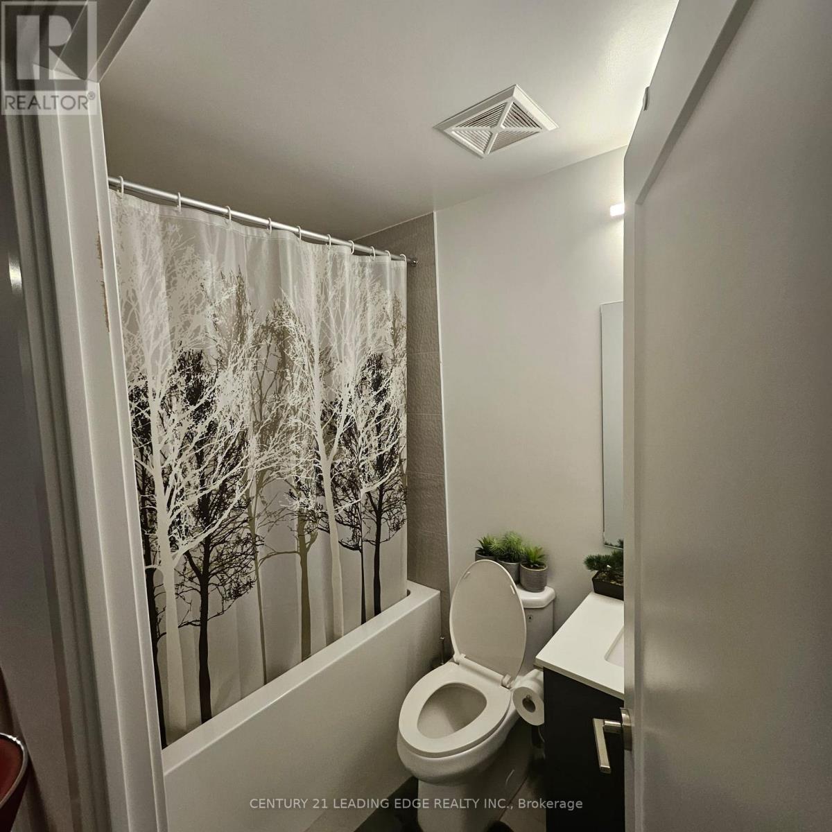 5105 Hurontario Street — photo 13