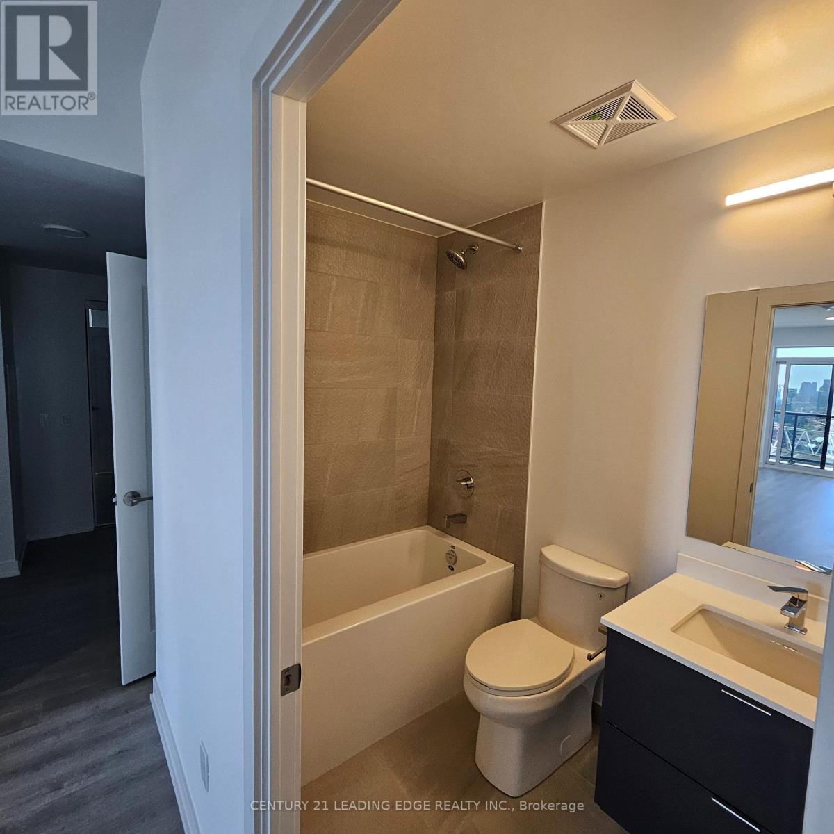 5105 Hurontario Street — photo 17