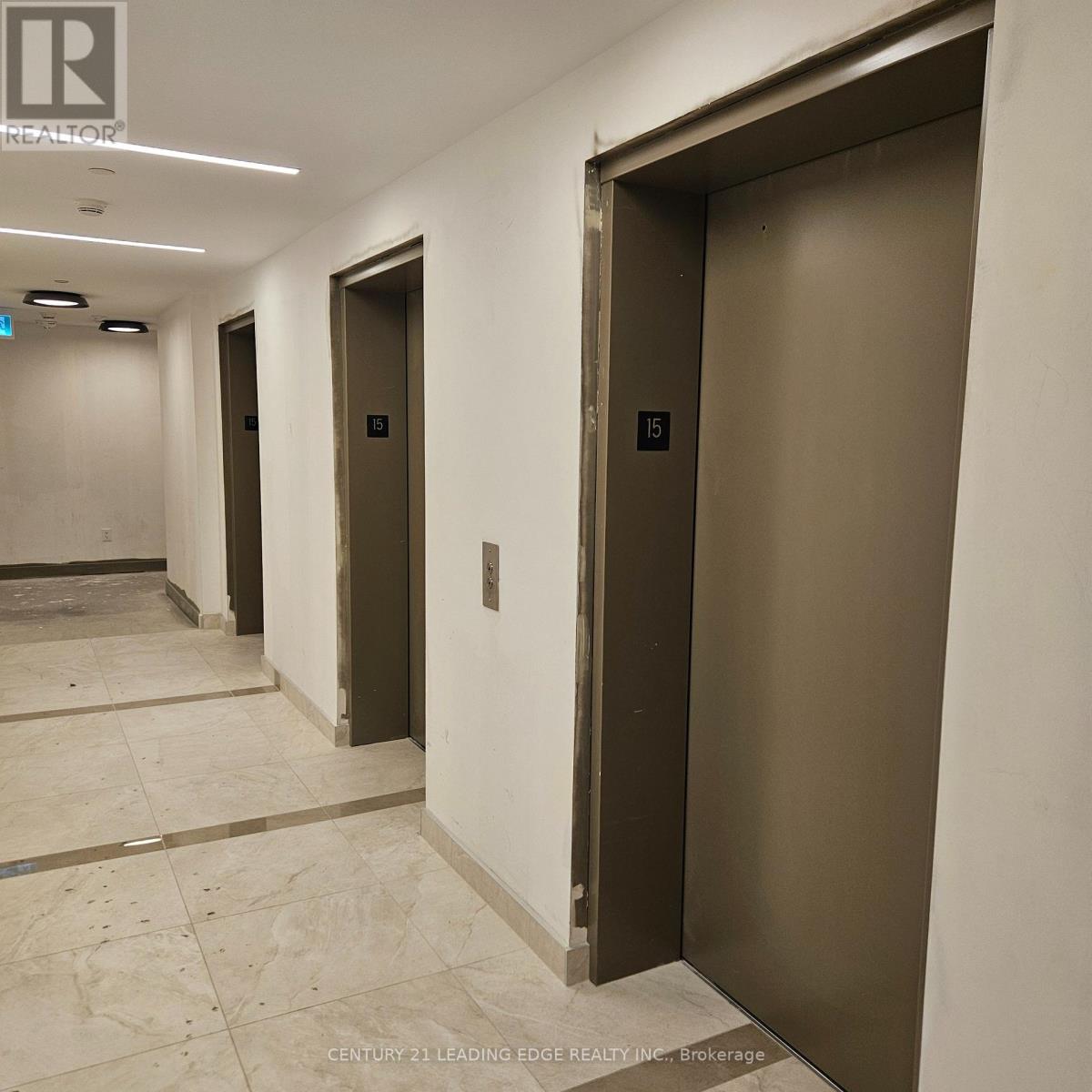 5105 Hurontario Street — photo 19