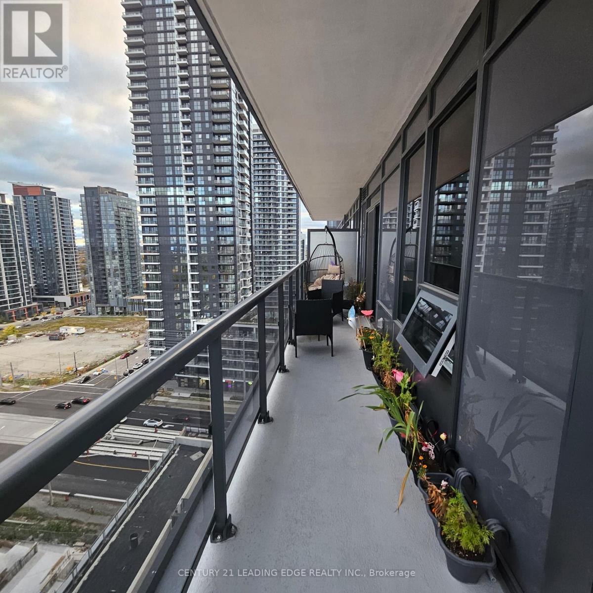 5105 Hurontario Street — photo 23