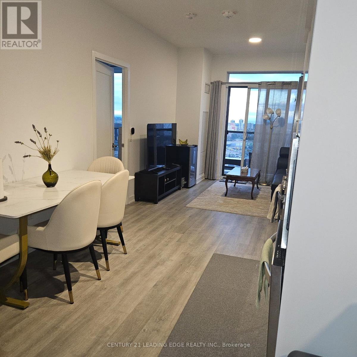5105 Hurontario Street — photo 29
