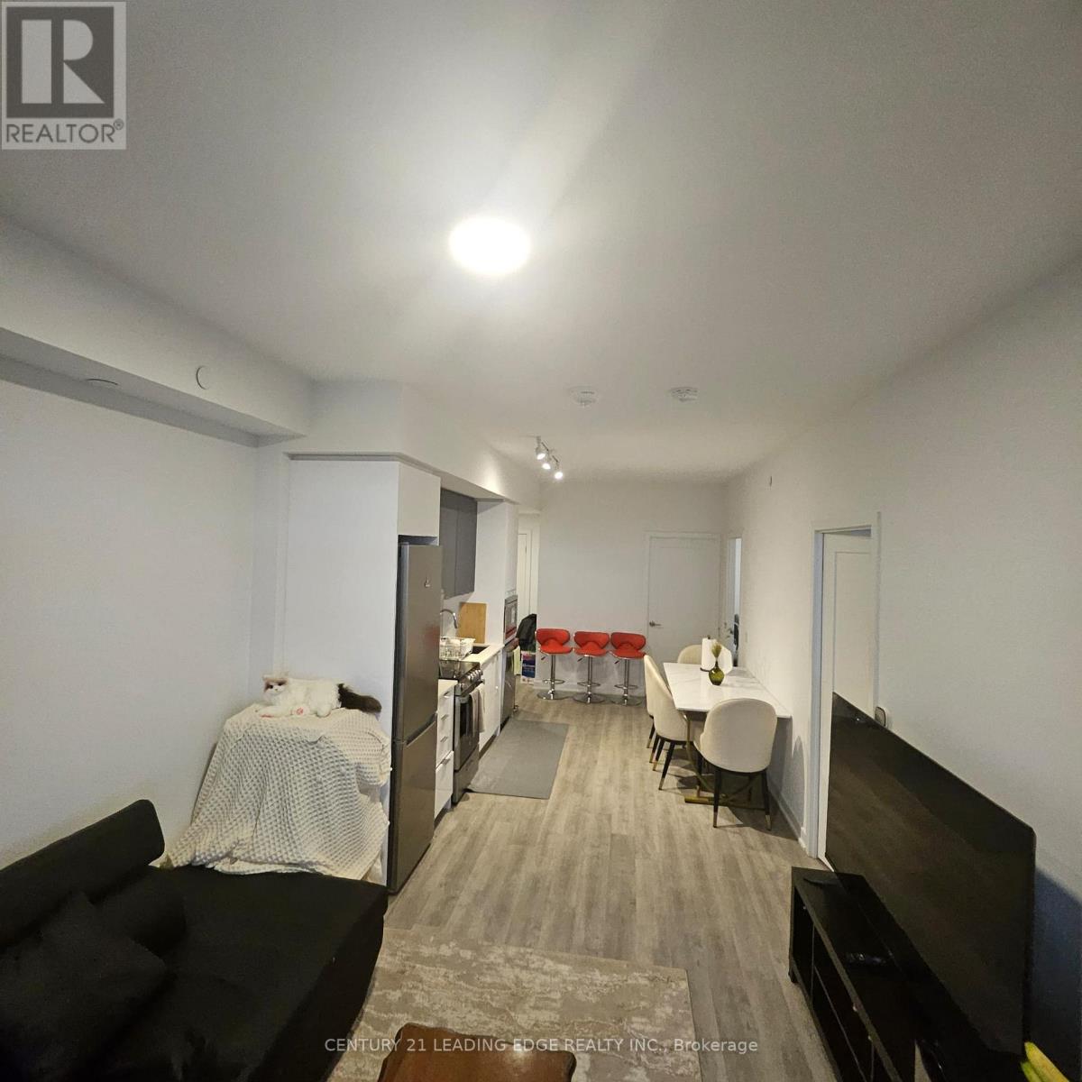 5105 Hurontario Street — photo 30