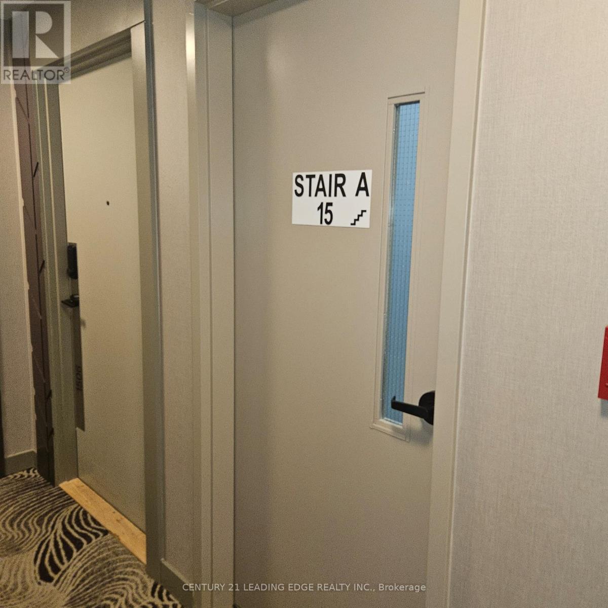 5105 Hurontario Street — photo 35