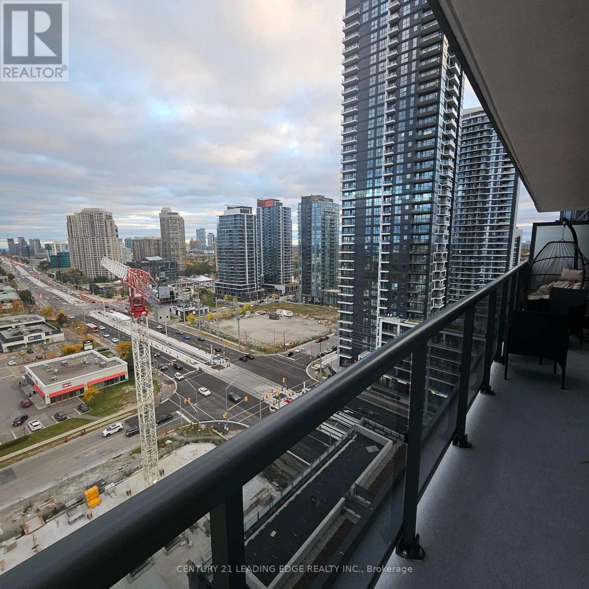 5105 Hurontario Street — photo 39