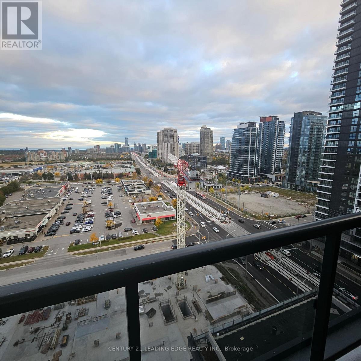 5105 Hurontario Street — photo 40