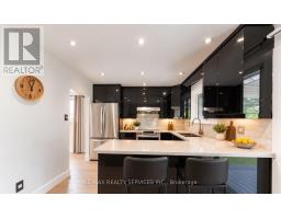 Living room - 41 Brookland Drive, Brampton, ON L6T2M6 Photo 8