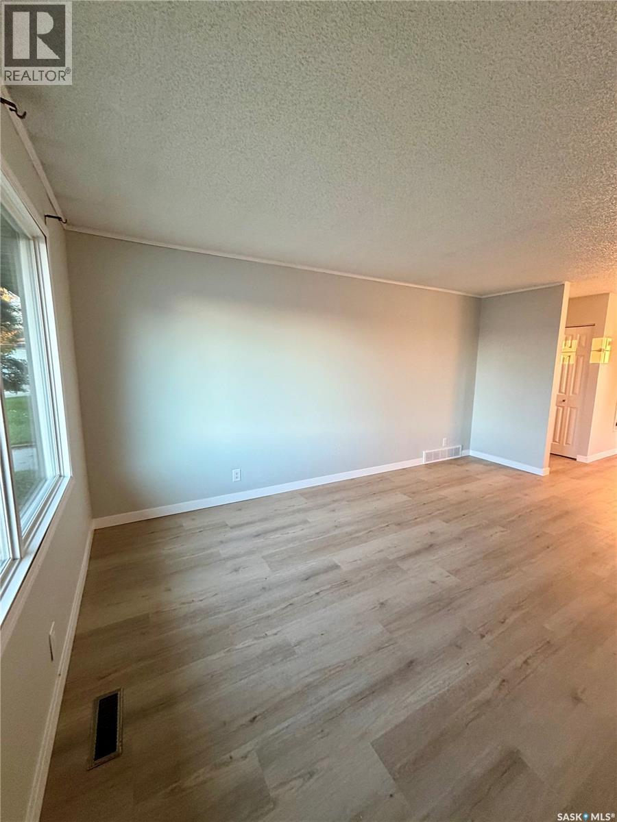 713 Birch CRESCENT - 12