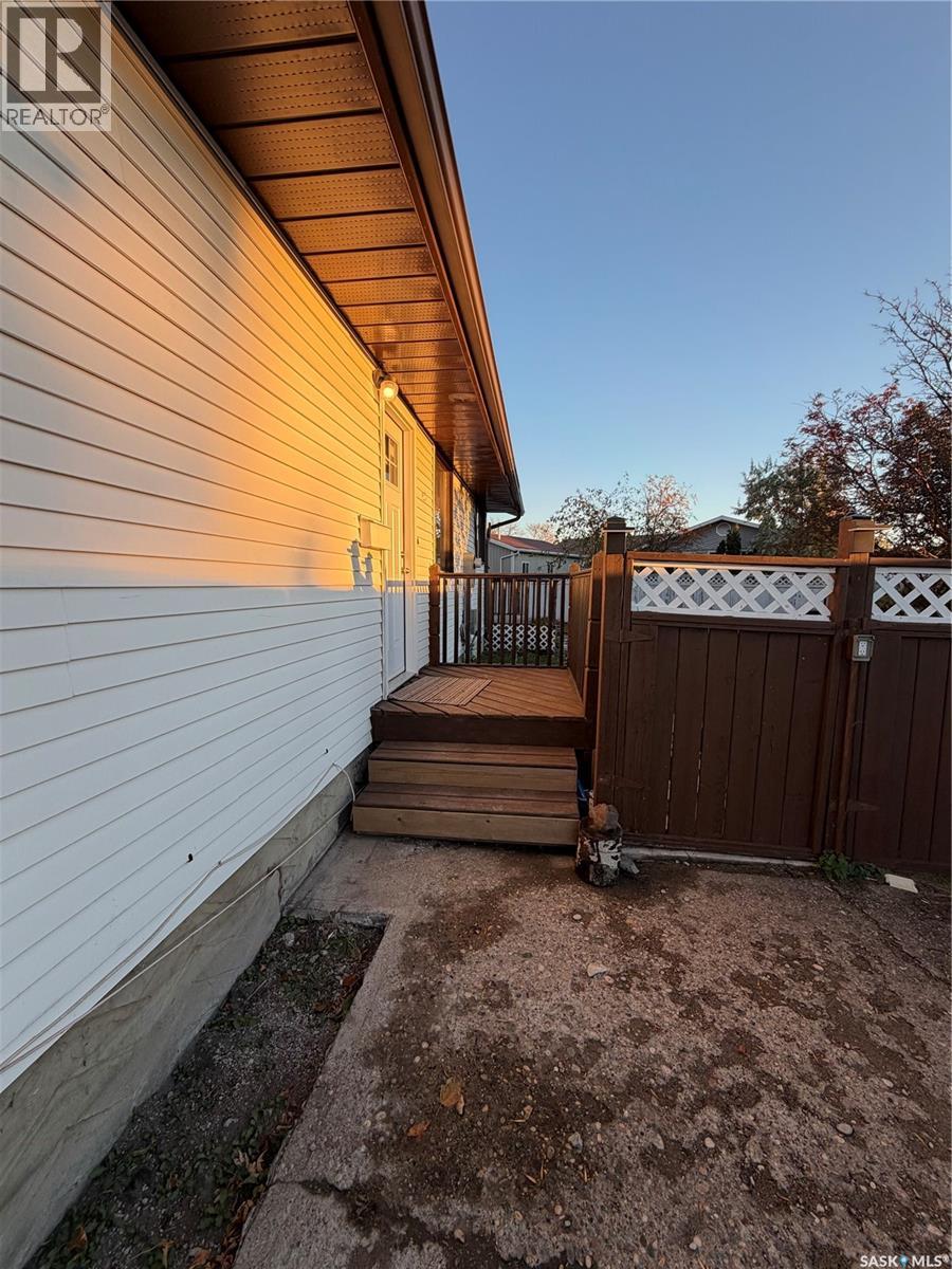 713 Birch CRESCENT - 3