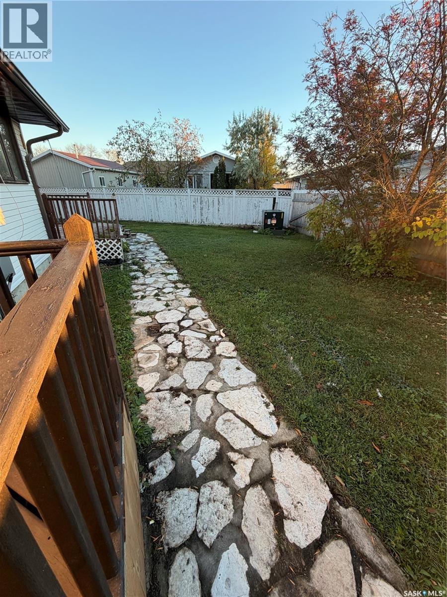 713 Birch CRESCENT - 4