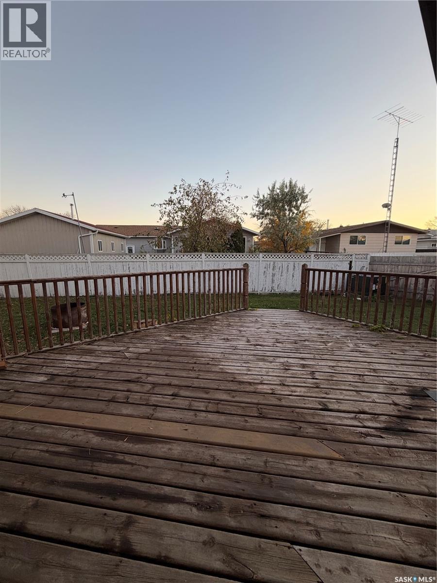 713 Birch CRESCENT - 47