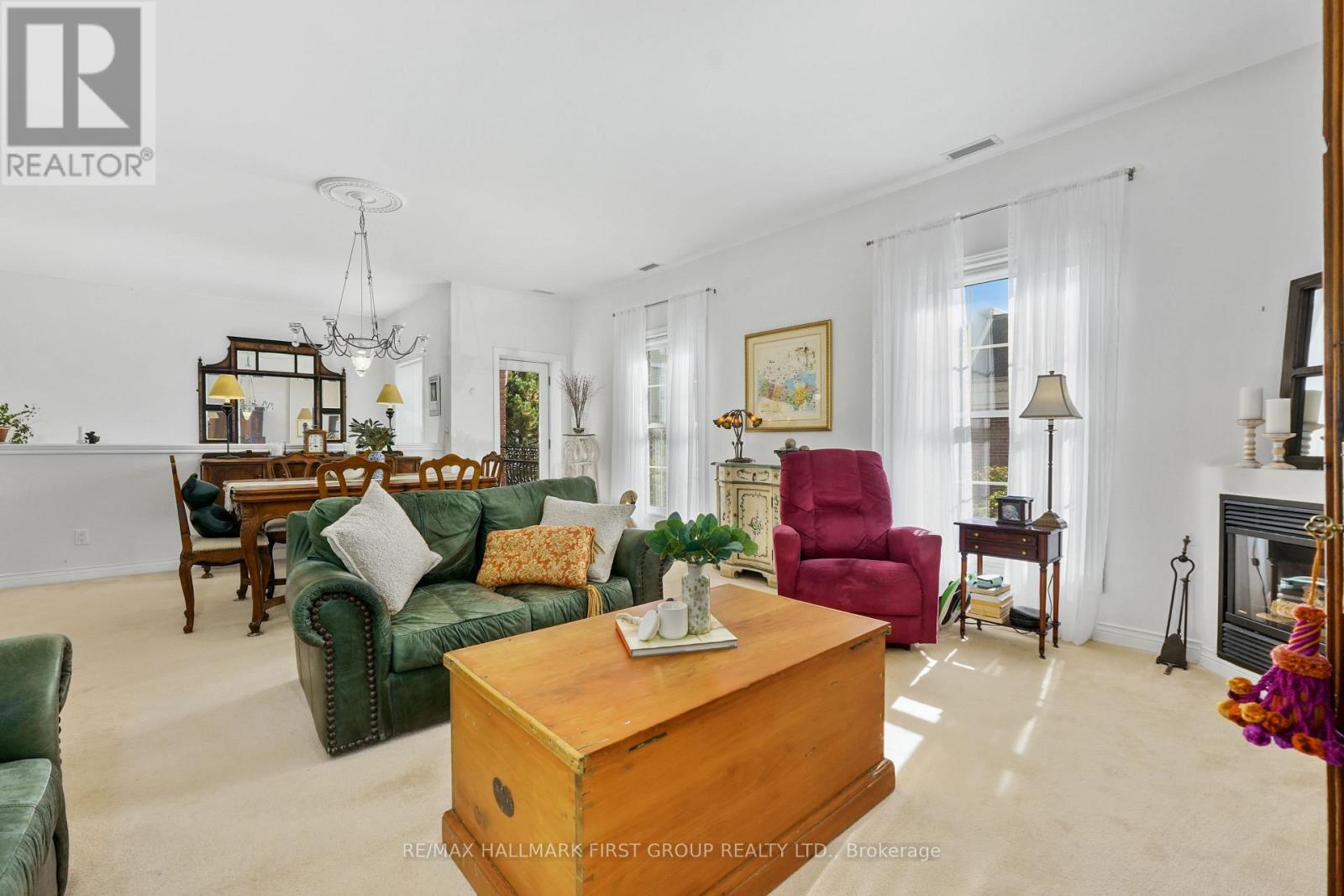 #107 95 ROBERT'S ROW - 10