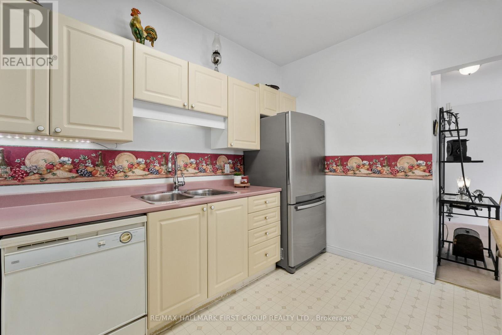 107- 95 Robert's Row, Cobourg, ON photo 15