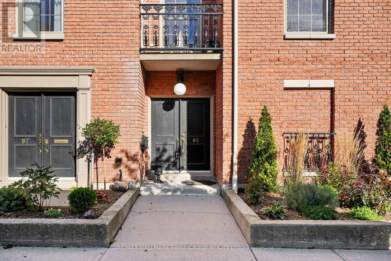 107- 95 Robert's Row, Cobourg, ON photo 3