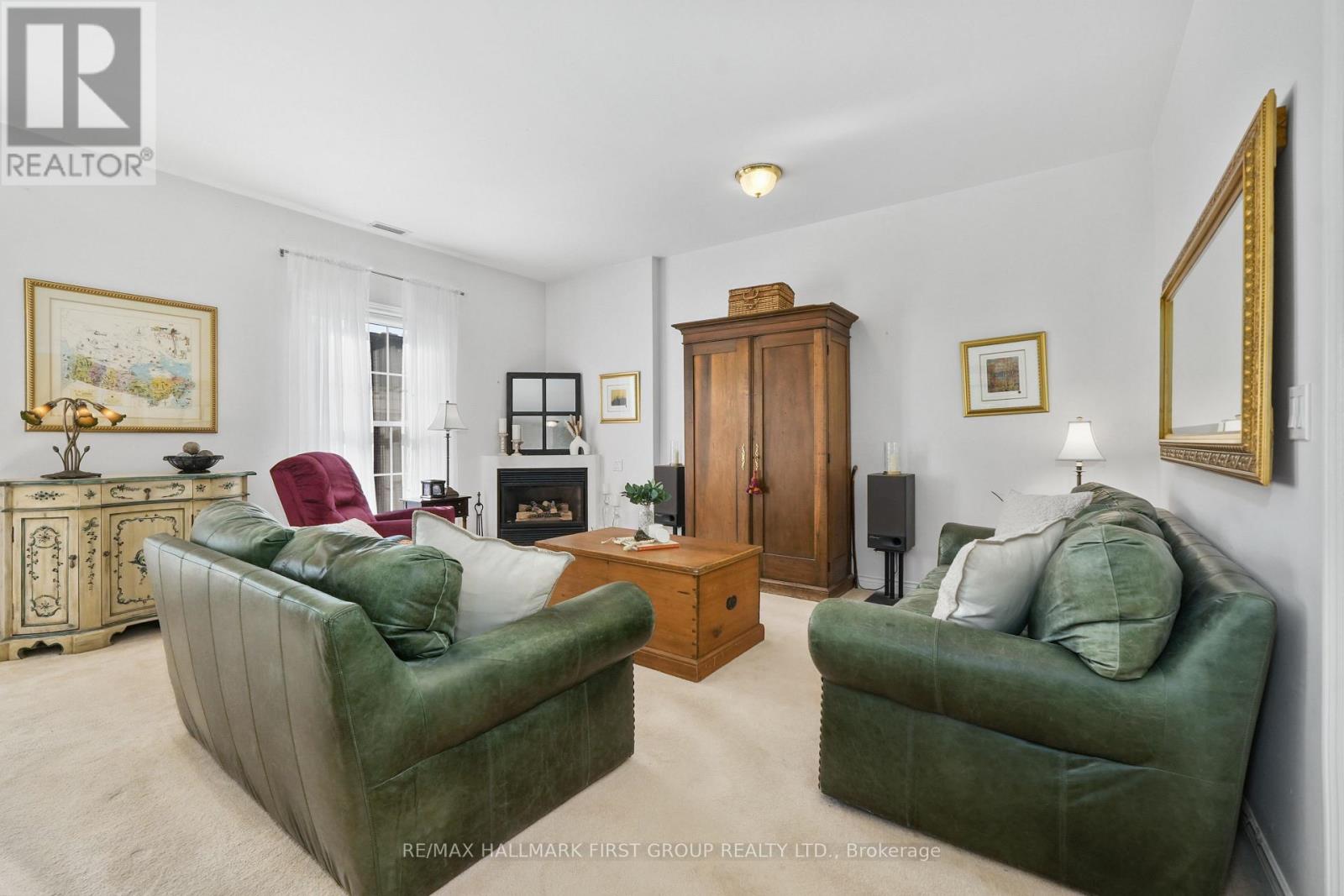 #107 95 ROBERT'S ROW - 8