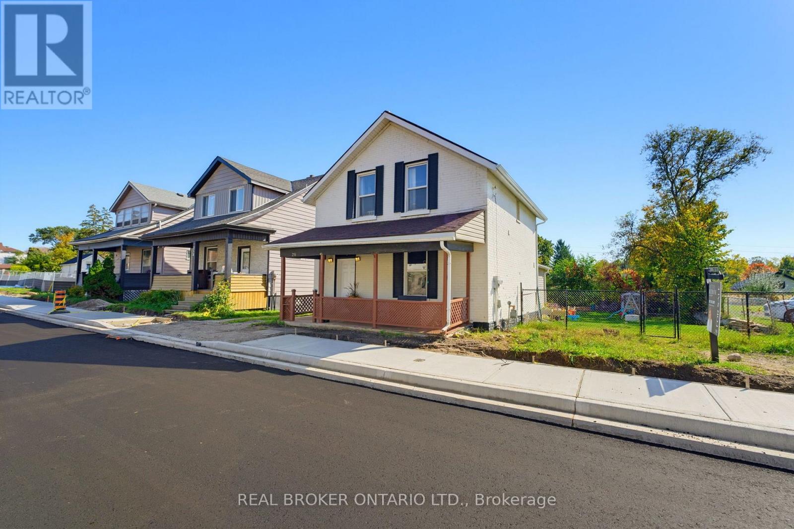 256 Dundas Street, Woodstock, ON photo 3