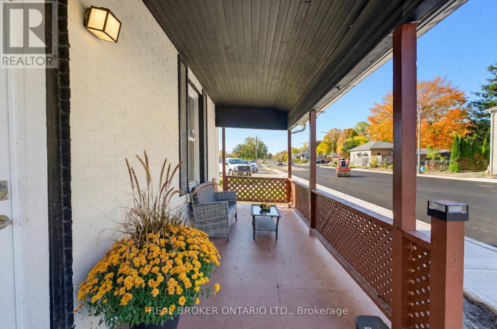 256 Dundas Street, Woodstock, ON photo 4