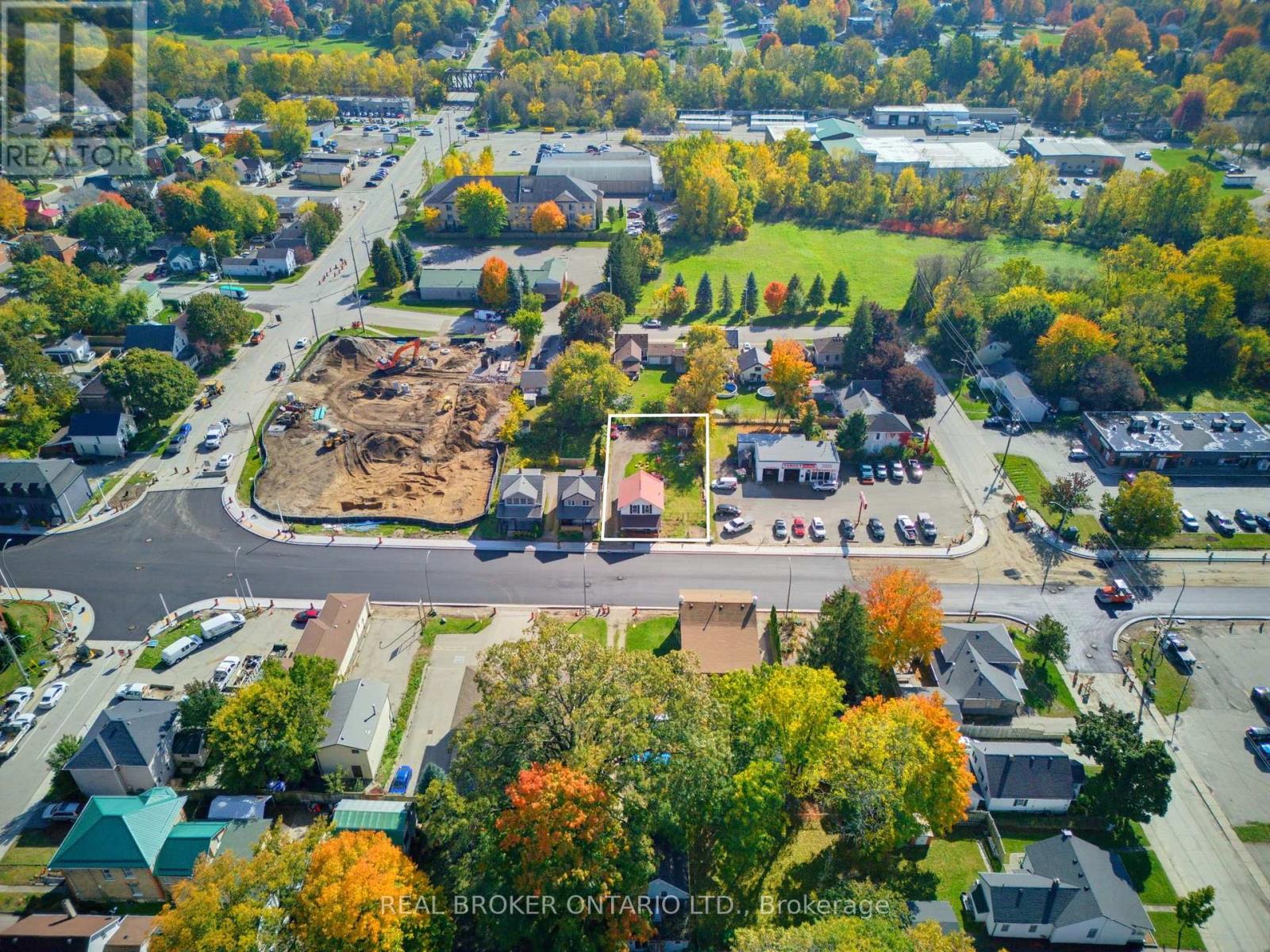 252 Dundas Street, Woodstock, ON photo 32