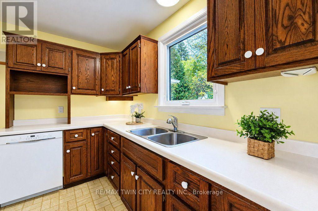 165 MCGARRY DRIVE - 12