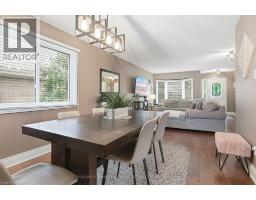 Family room - 31 Karsh Crescent, Waterdown, ON  Photo 6