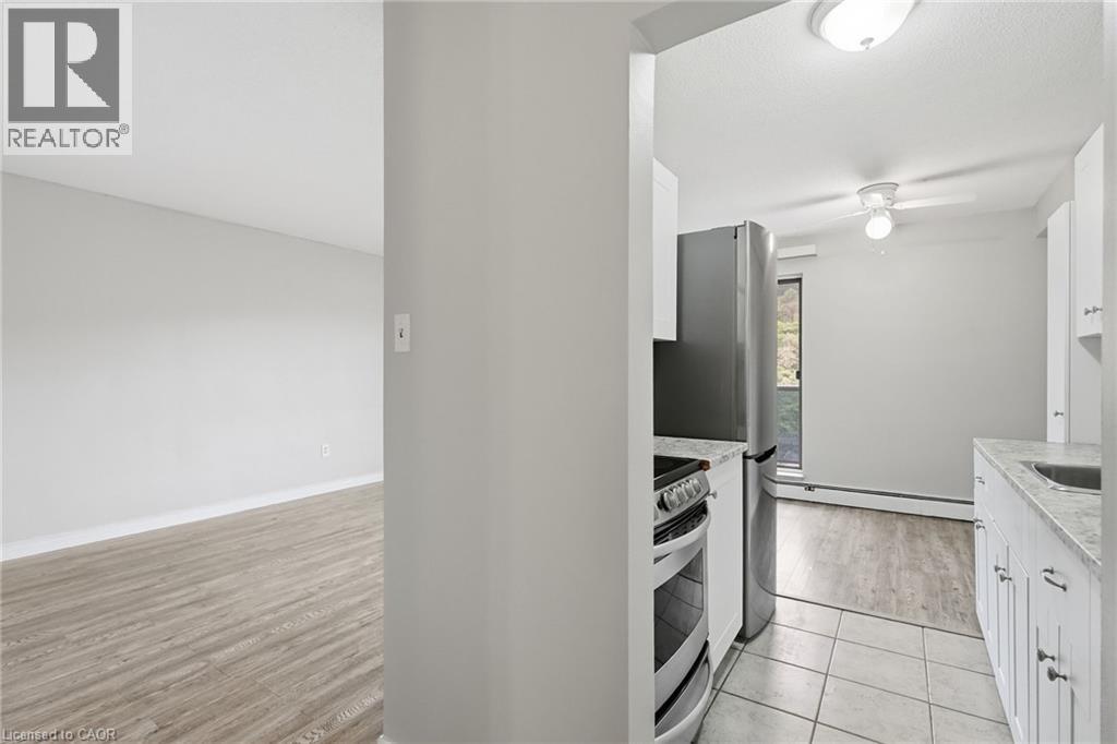 #904 81 CHARLTON Avenue E - 10