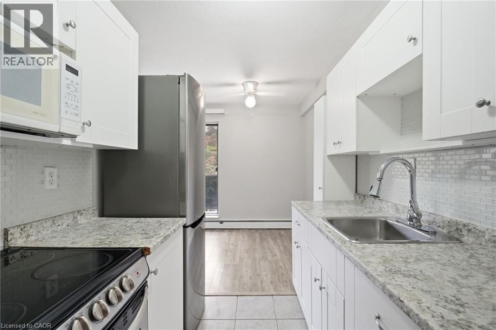 #904 81 CHARLTON Avenue E - 11