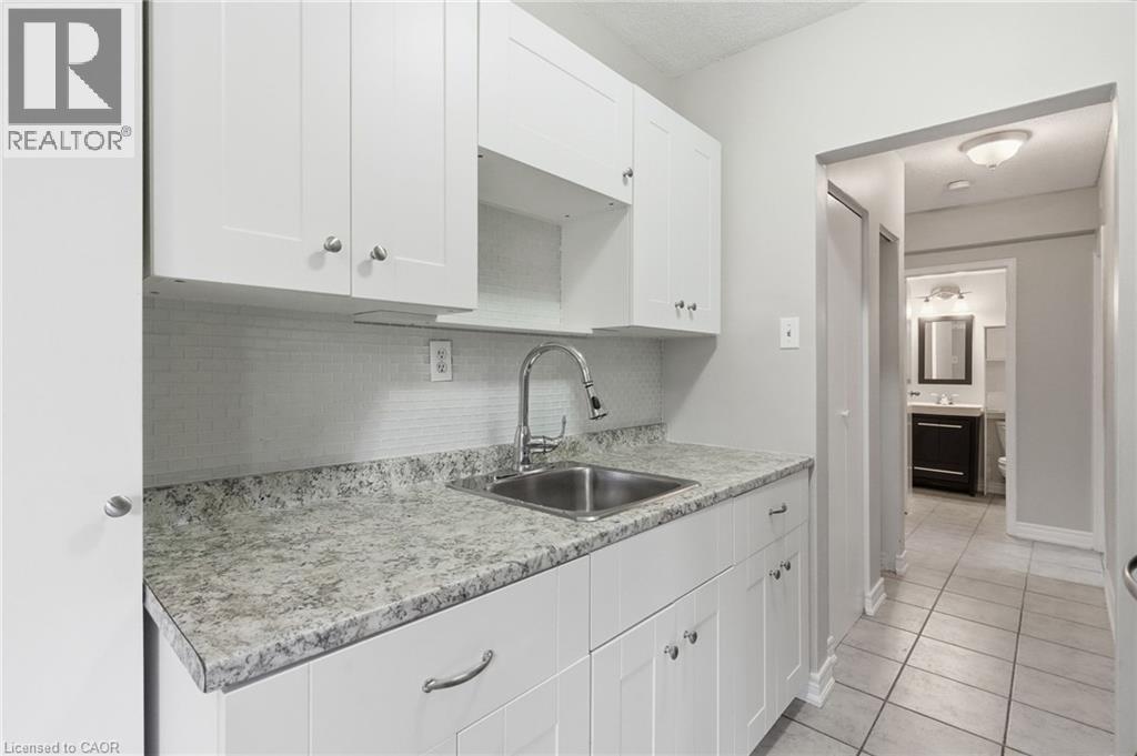 #904 81 CHARLTON Avenue E - 13