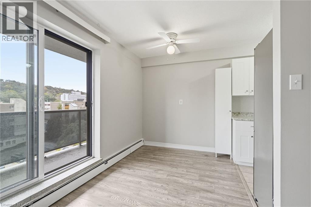 #904 81 CHARLTON Avenue E - 15