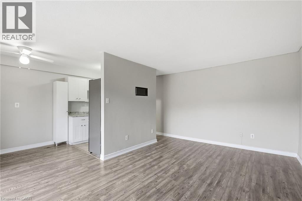 #904 81 CHARLTON Avenue E - 17