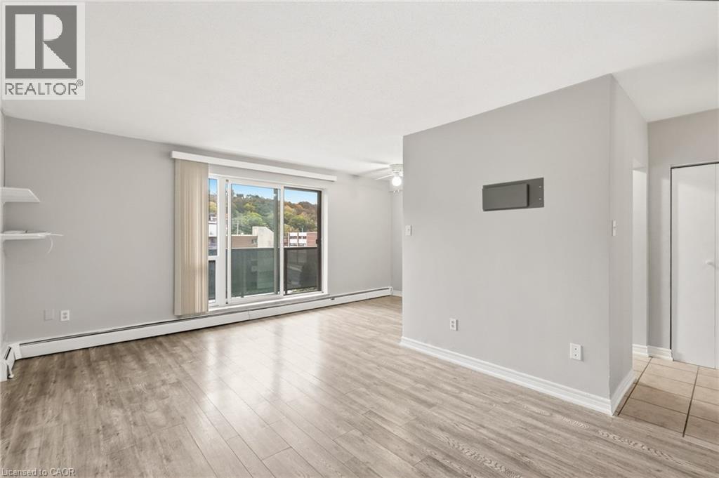 #904 81 CHARLTON Avenue E - 7