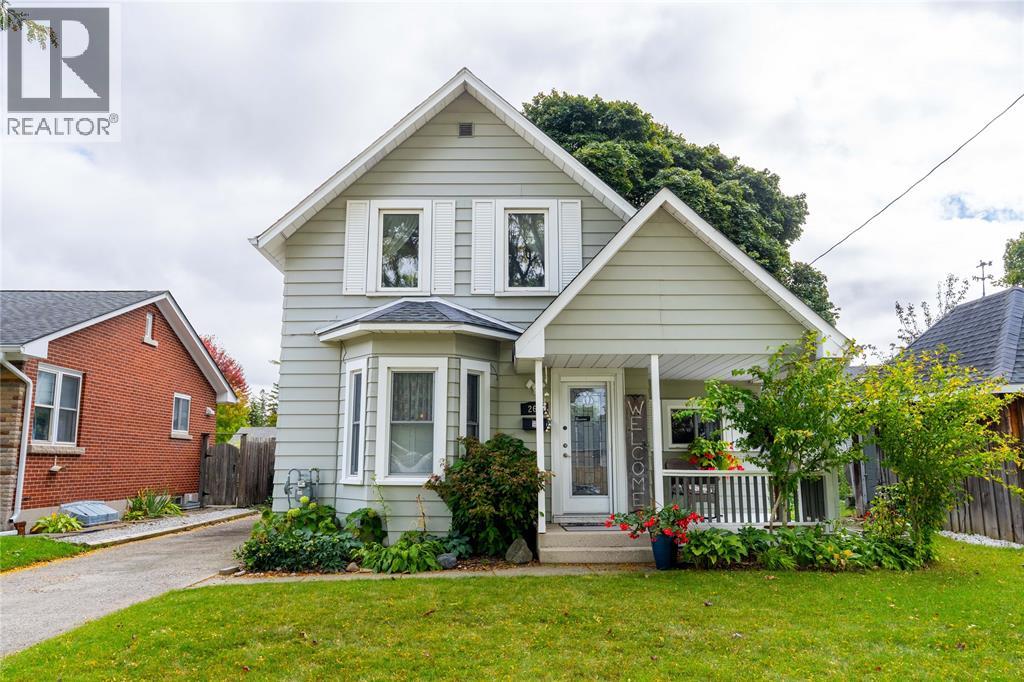 266 MACKENZIE STREET North - 1