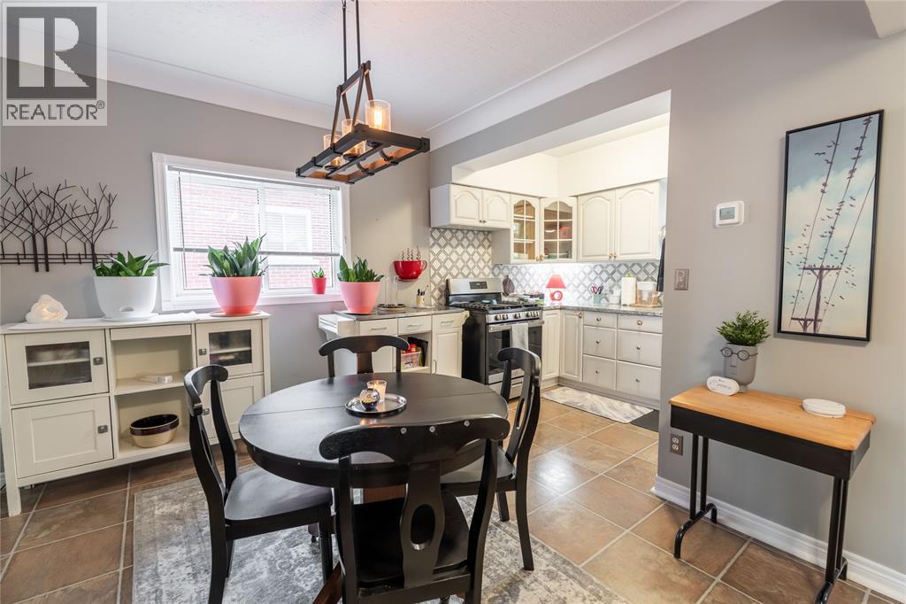 266 MACKENZIE STREET North - 10