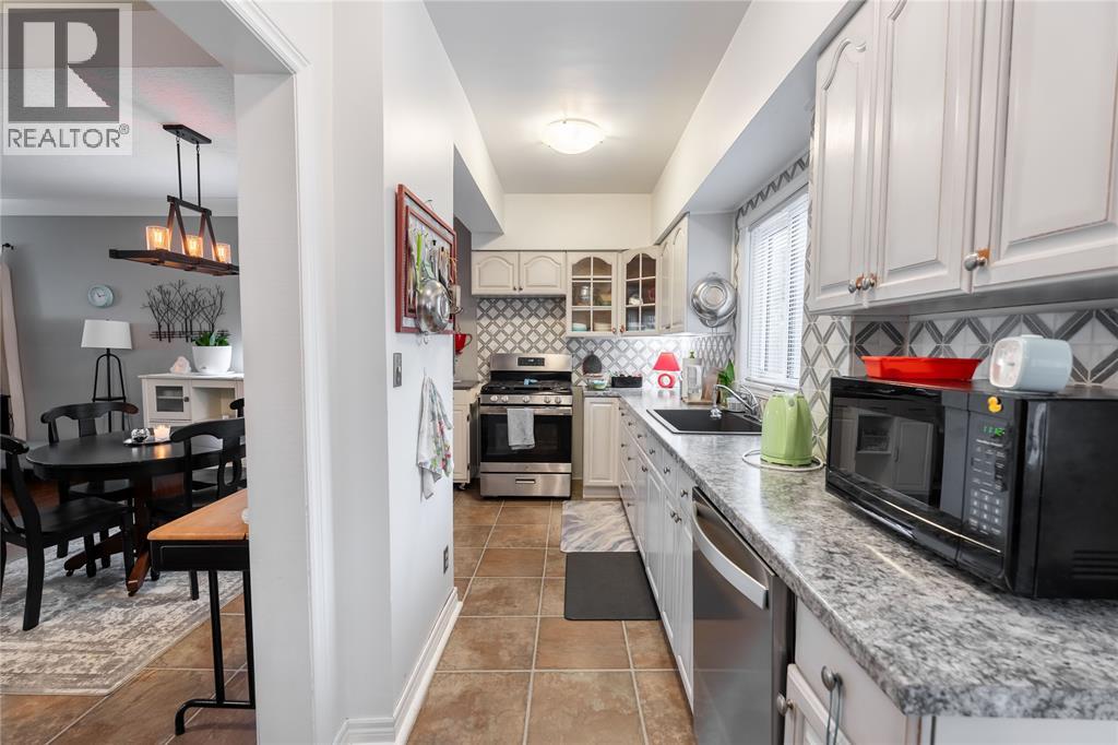 266 MACKENZIE STREET North - 13