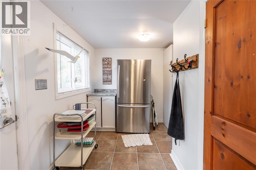 266 Mackenzie Street North — photo 14