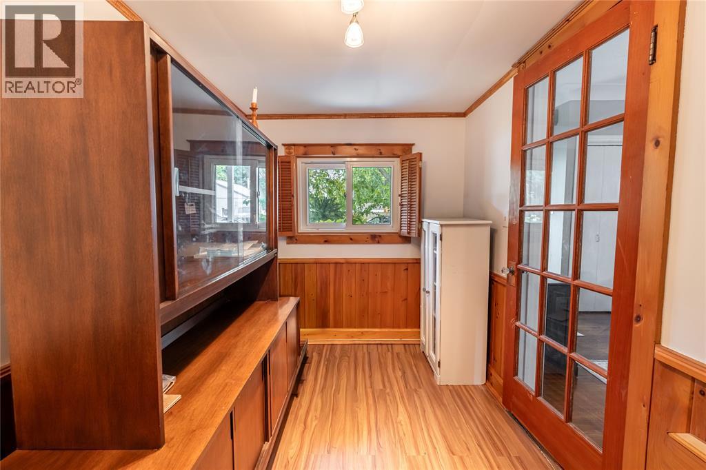 266 MACKENZIE STREET North - 15