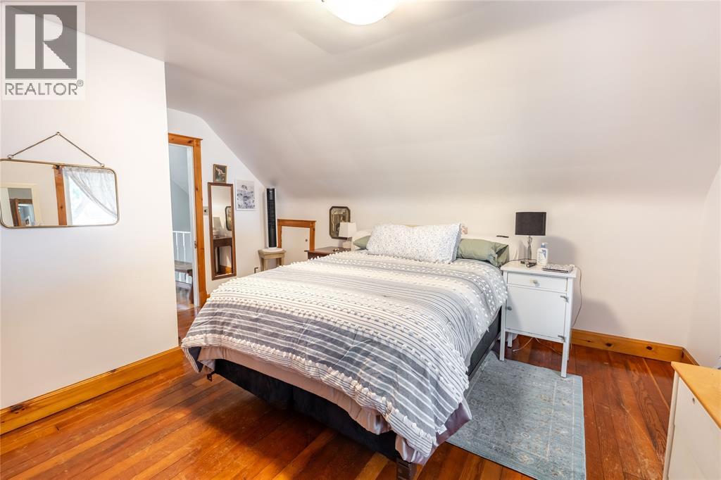 266 MACKENZIE STREET North - 17
