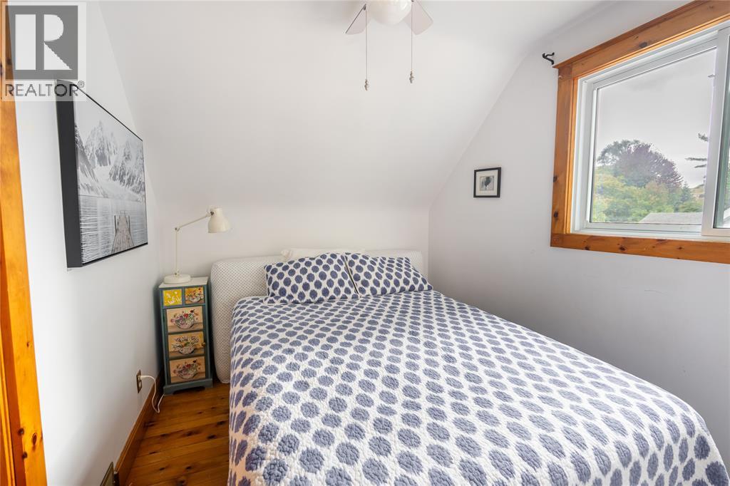266 MACKENZIE STREET North - 19