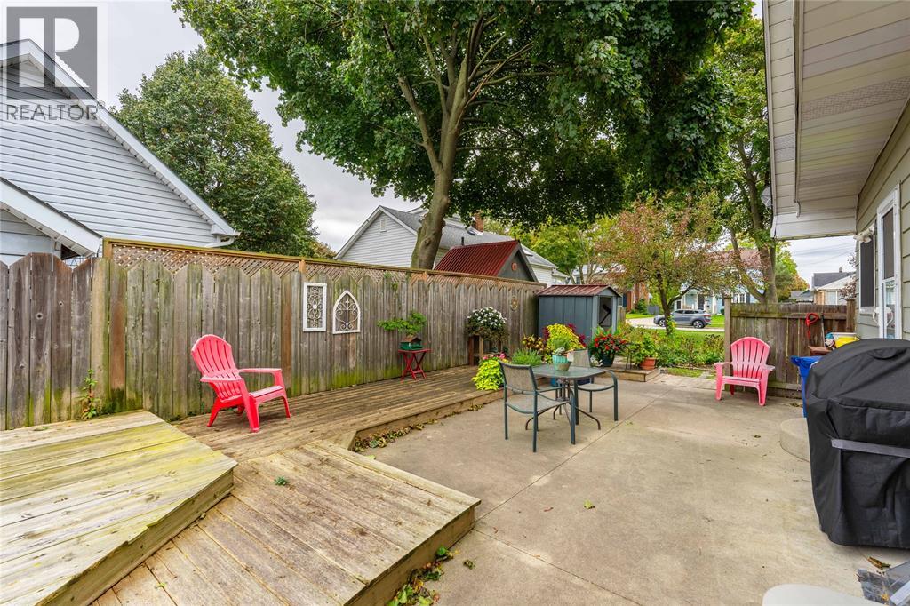 266 MACKENZIE STREET North - 24