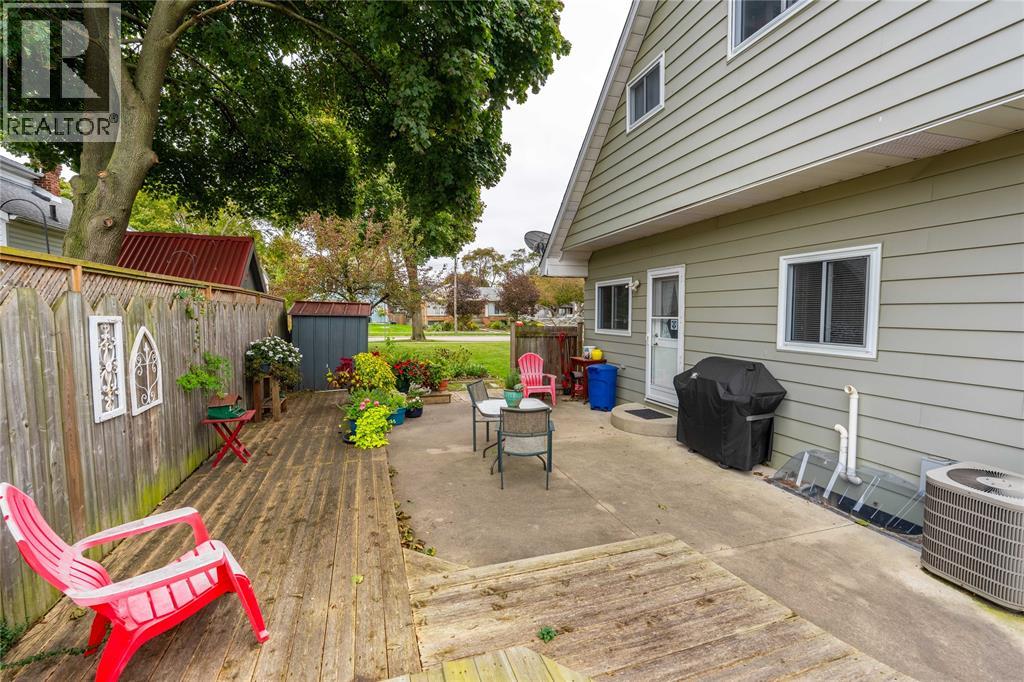 266 MACKENZIE STREET North - 26