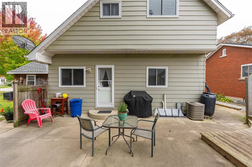 266 MACKENZIE STREET North - 27