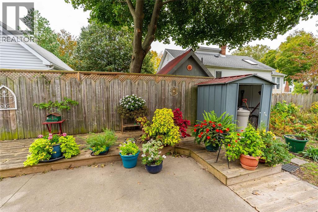 266 MACKENZIE STREET North - 28